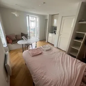  Appartement Nice Studio Overlooking The Notre Dame Cathedral